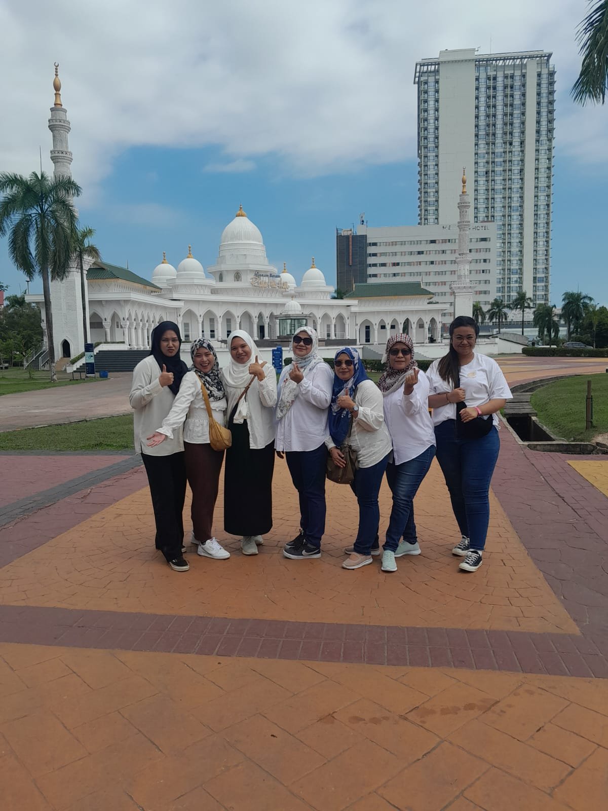 Guest Batam Travel Holiday
